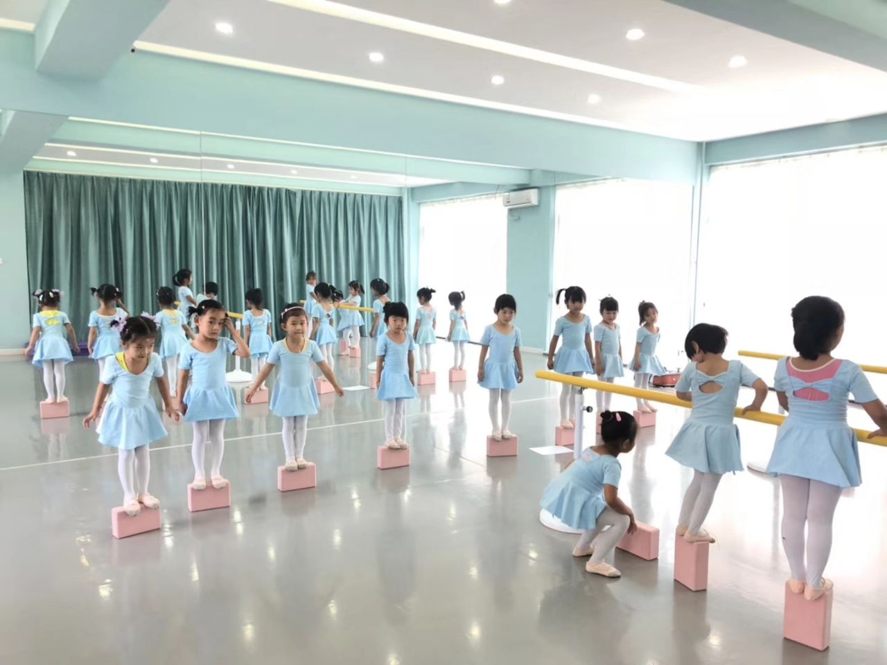 望江舞蹈学校：舞蹈“眼神”的训练方法和主要途径
